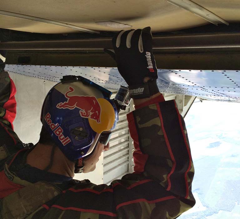 Skydiving accessories AKANDO gloves, goggles, gearbags and